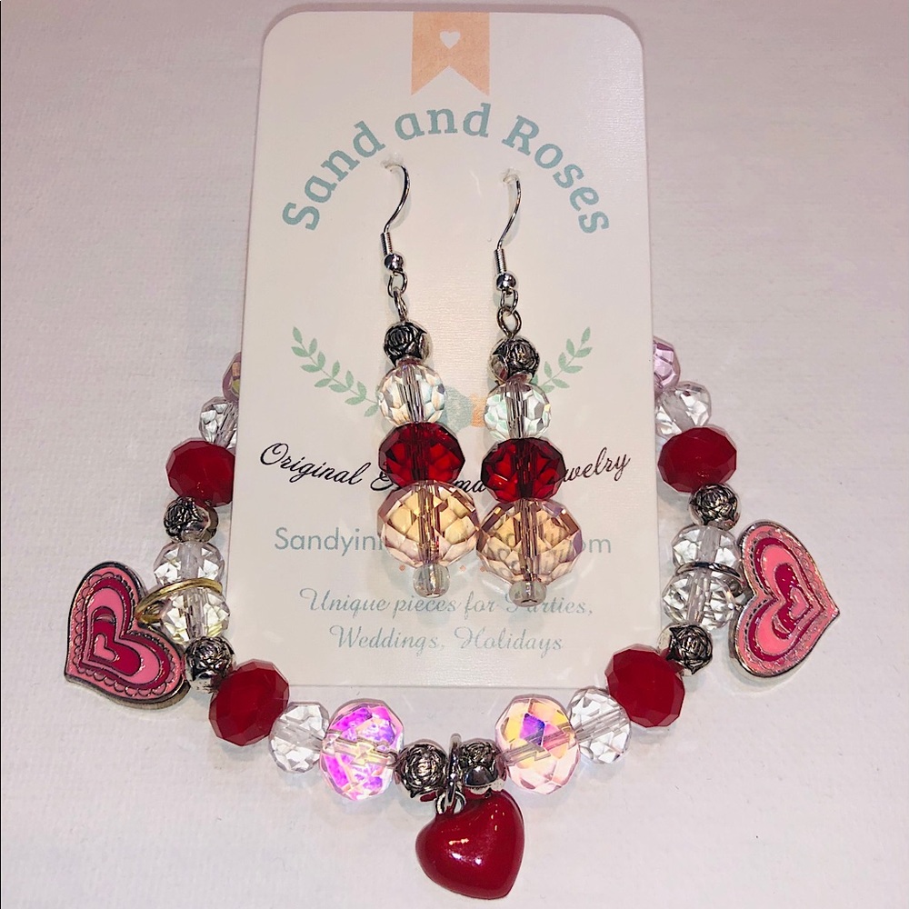 💕Sparkly crystals + colorful heart charms.